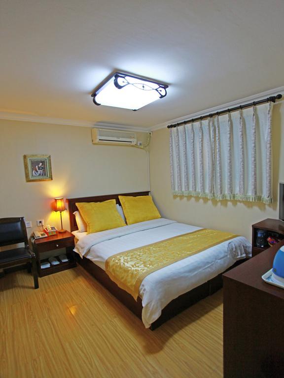 Beijing Hutong Inn Room photo